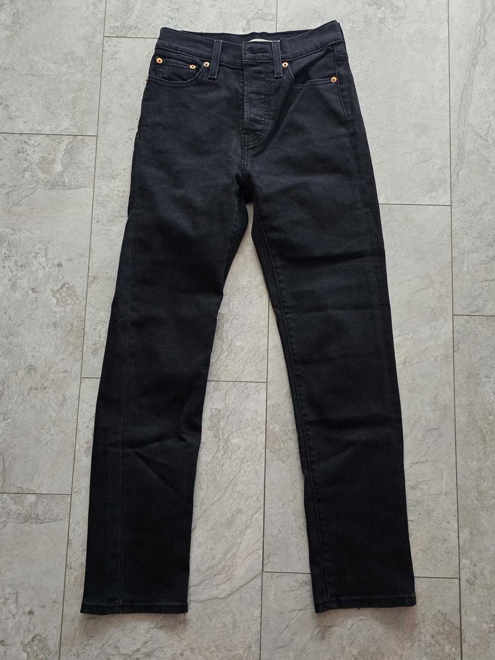 Levi's Women's Wedgie Straight Leg Jeans in Black 25x28 NWT - Picture 4 of 9